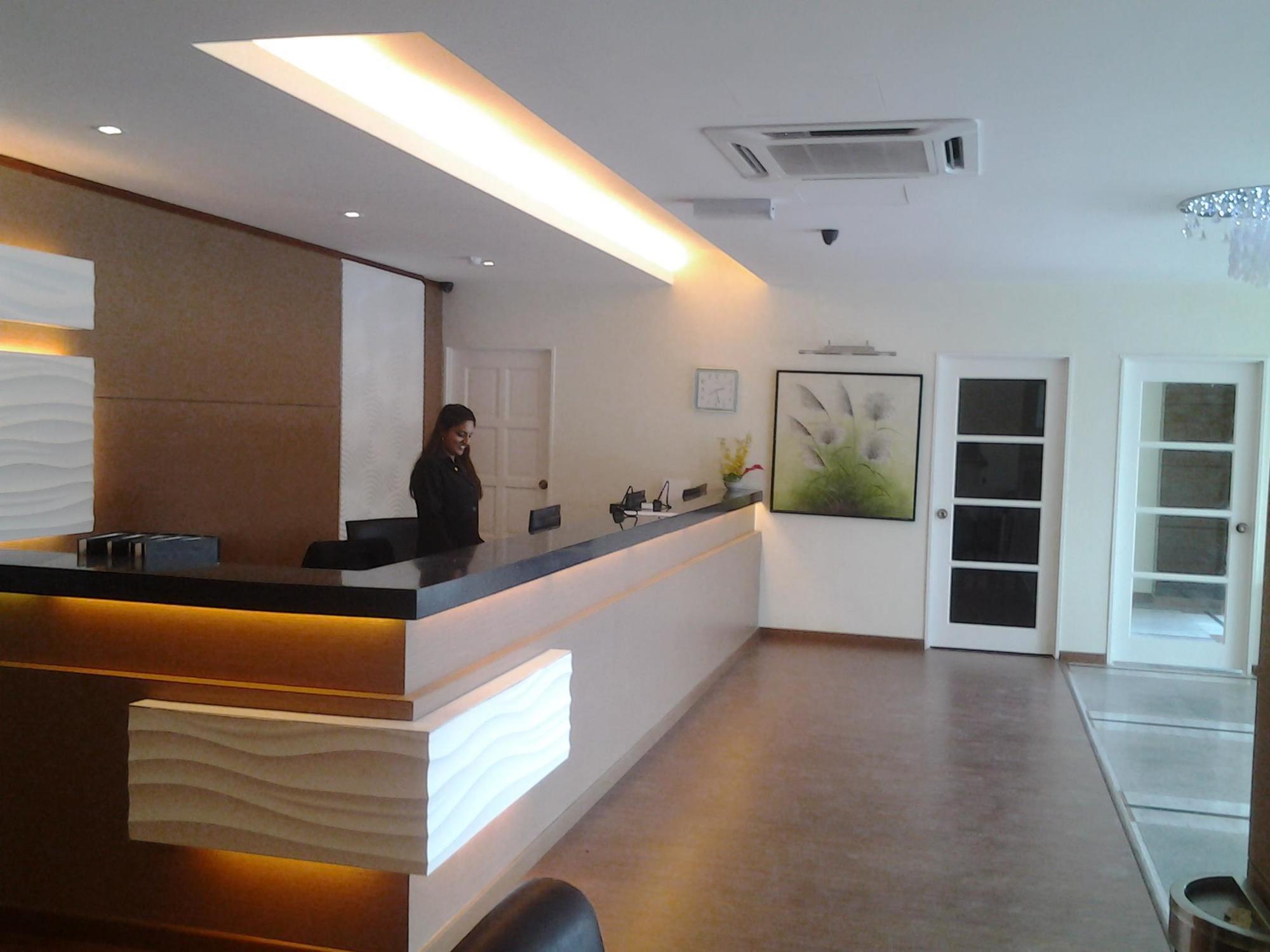 Smart Hotel Серембан  Экстерьер фото