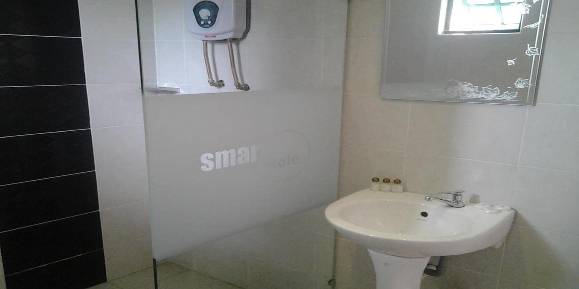 Smart Hotel Серембан  Экстерьер фото